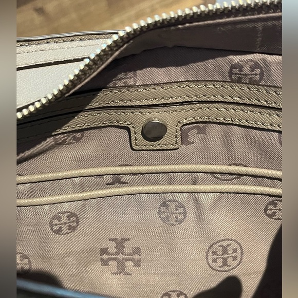 Tory Burch Robinson Small Zip Leather Tote - Picture 15 of 17